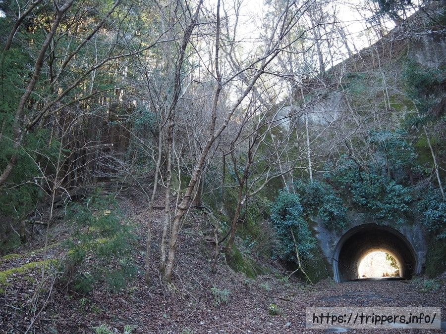神縄トンネル